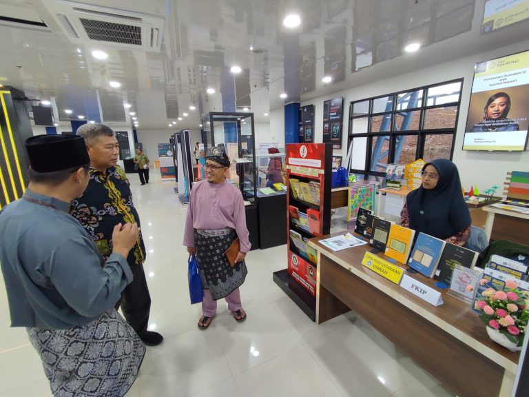 Perpustakaan UMRAH gelar Pameran Literatur Melayu dan Naskah Kuno Nusantara
